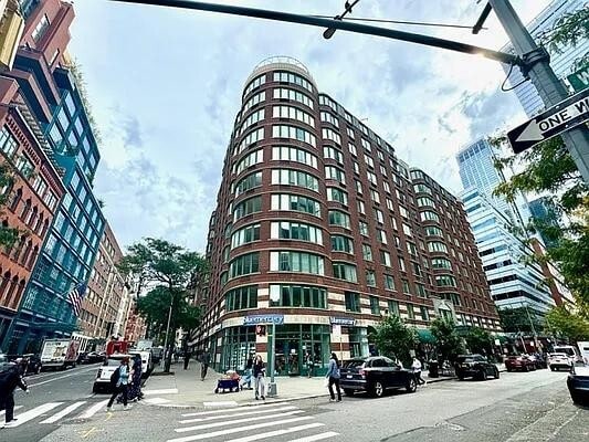 Building Photo - 275 Greenwich St