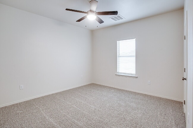 Building Photo - Luxury 3/2/2 Duplex in South Lubbock!