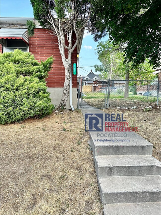 Building Photo - 651-655 W Lander