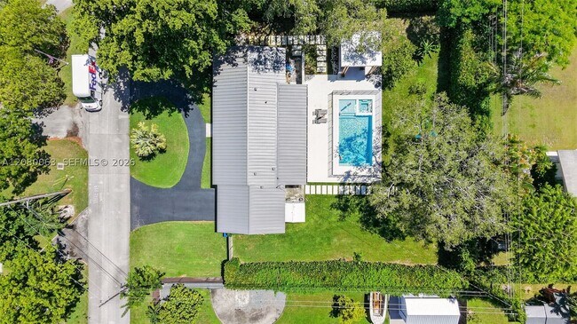 Building Photo - 14220 SW 86th Ave