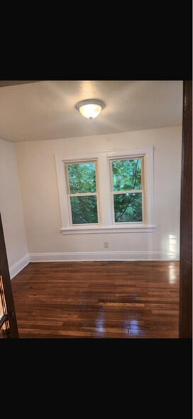 Building Photo - 1443 Larchmont Rd