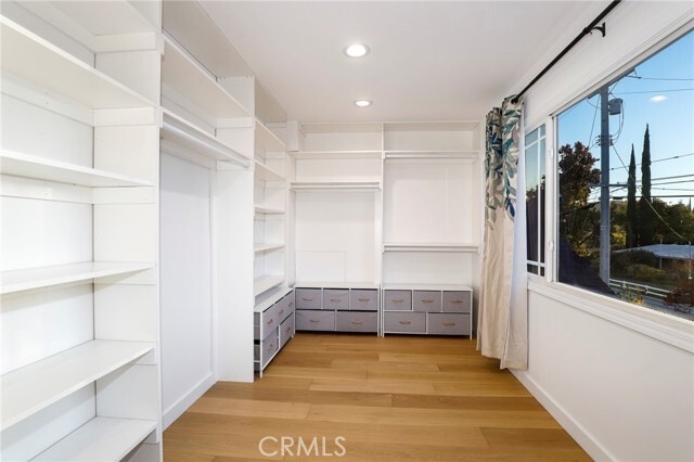 Building Photo - 9742 Farralone Ave