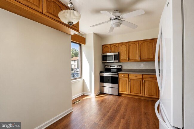 Building Photo - 6049 Forrest Hollow Ln