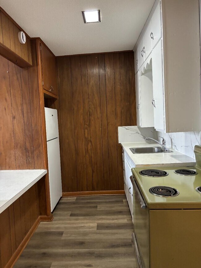 Building Photo - 1304 Sycamore St