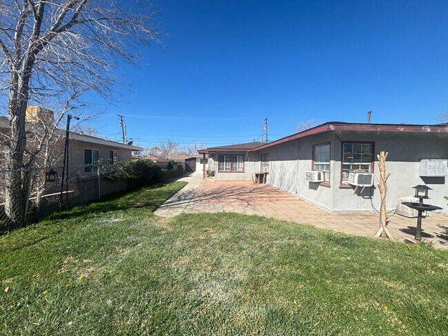 Building Photo - 45025 1/2 10TH STREET WEST