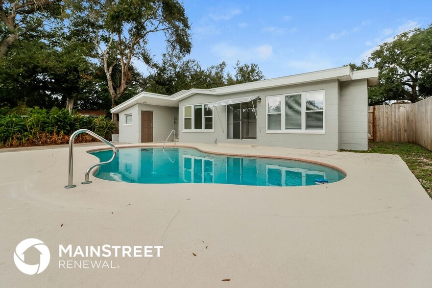 Building Photo - 10554 52nd Ave N