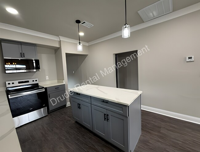 Building Photo - Remodel and Charming Home