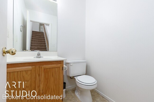 Building Photo - 3 br, 2.5 bath House - 925 Rivers Bend Dr.