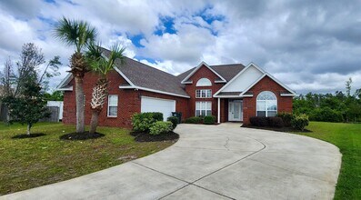Building Photo - Great Home and Location-Available Now!