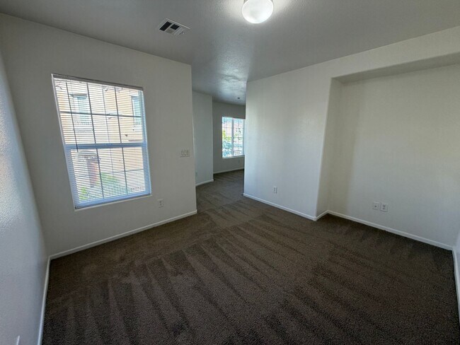 Building Photo - Discover a refreshed 4-bedroom, 2.5-bath home in Las Vegas 89149