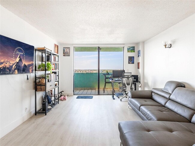 Building Photo - 1825 W 44th Pl