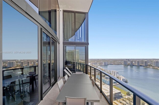 Building Photo - 18555 Collins Ave