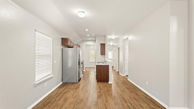 Building Photo - 621 Christian Ln