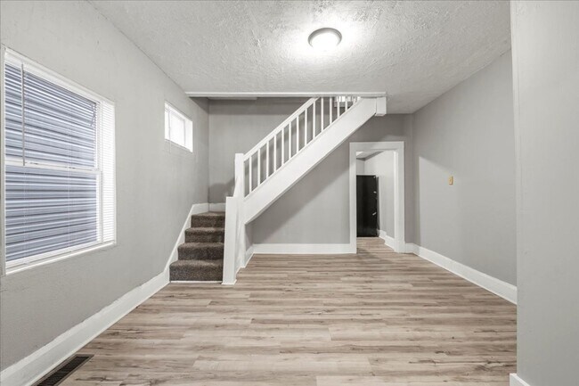 Building Photo - 1130 N Rural St