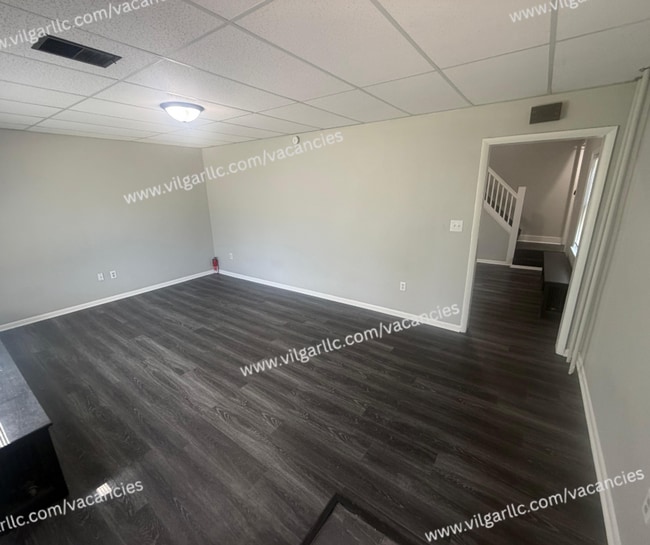 Building Photo - For Rent! 4 bedrooms , 2-full bath Home