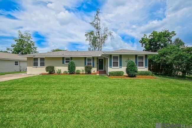Building Photo - Mid-City Luxury Rental – 4 Bed / 3 Bath