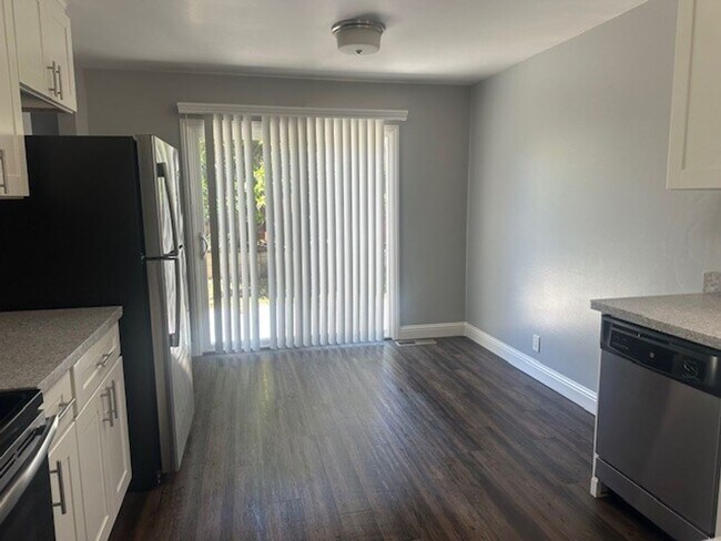 Building Photo - 55-2001