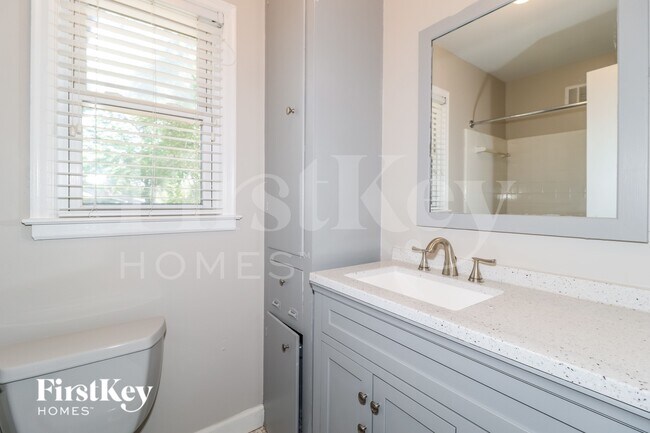 Building Photo - 4205 Charleswood Ave