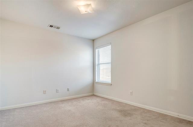 Building Photo - 2304 Greenview Dr