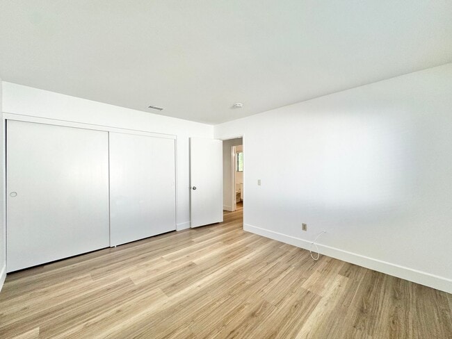 Building Photo - Beautiful 3Bd/2.5Ba Available In Costa Mesa