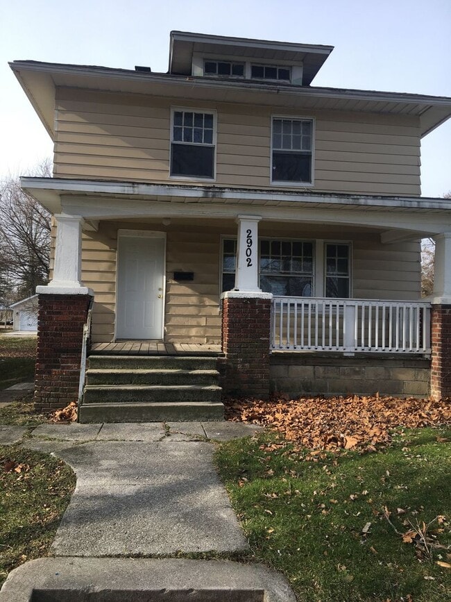 Building Photo - Spacious 5 Bedroom 2 Bath Home, with 2 bedrooms and bath on main level