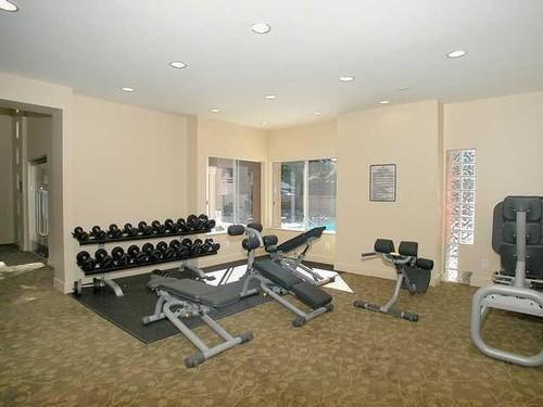 Building Photo - 2 Bedroom Upgraded Condo Close to UCSD