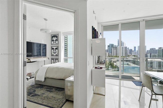 Building Photo - 601 NE 27th St