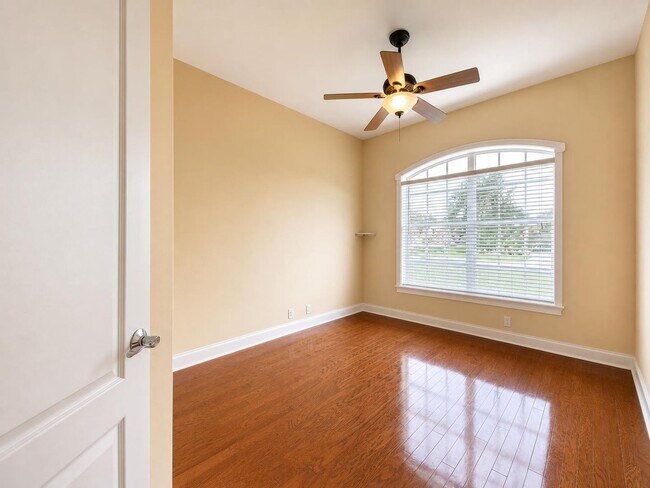 Building Photo - Now Available for Rent – 4/3 with flex room