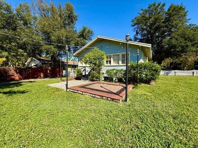 Building Photo - 5406 N Suwanee Ave