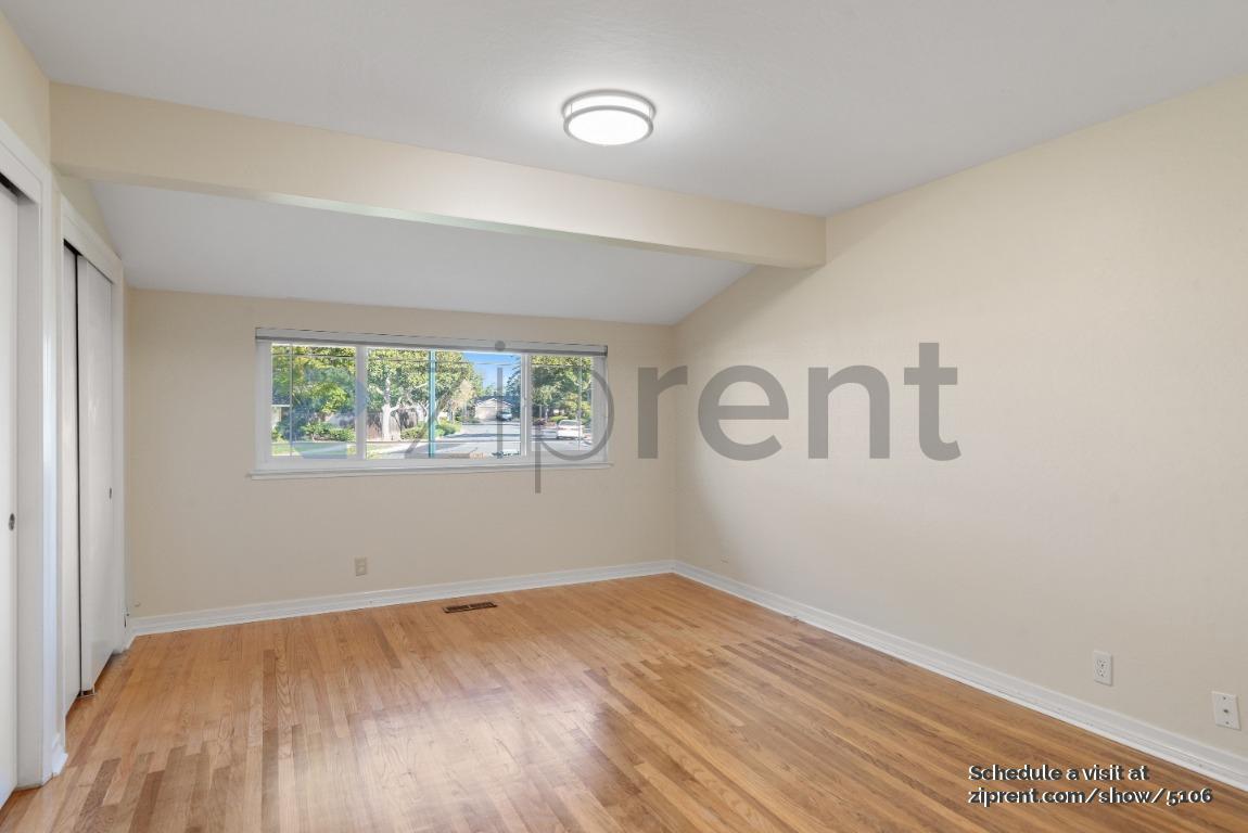 Building Photo - 1565 Klamath Dr