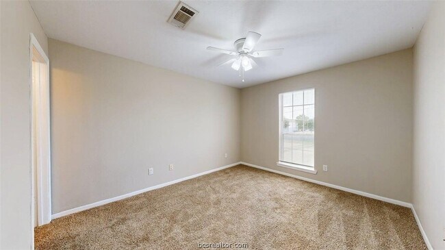 Building Photo - 1507 Hollow Hill Dr