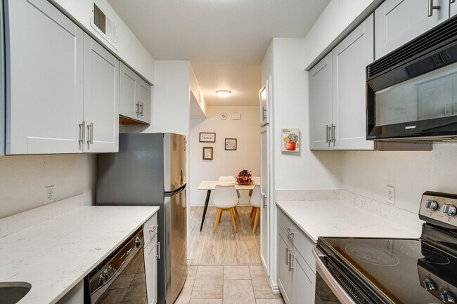 Building Photo - 6648 E Lovers Ln