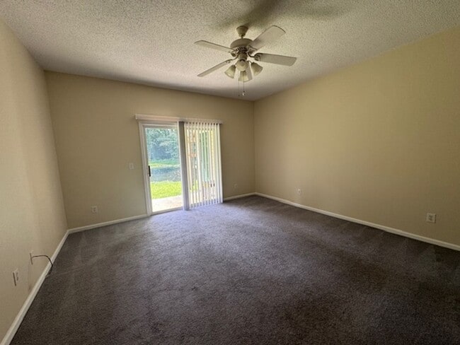 Building Photo - Condo in Holton Place