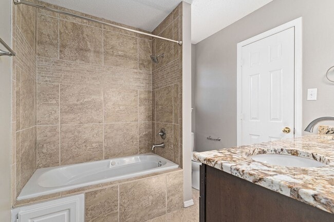 Building Photo - 5802 Park Valley Cir