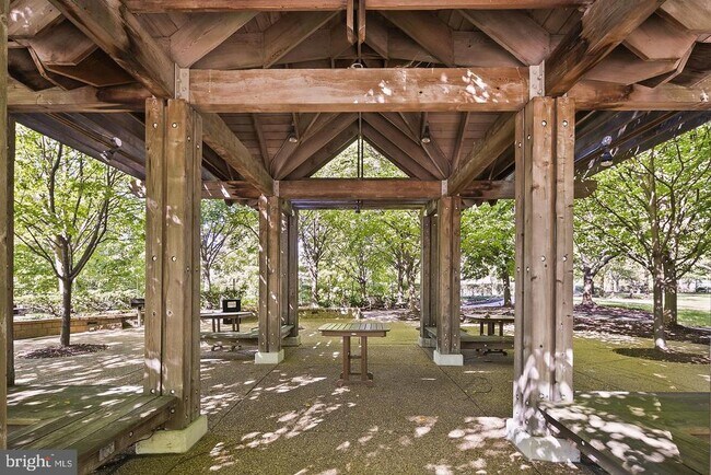 Building Photo - 4141 Henderson Rd