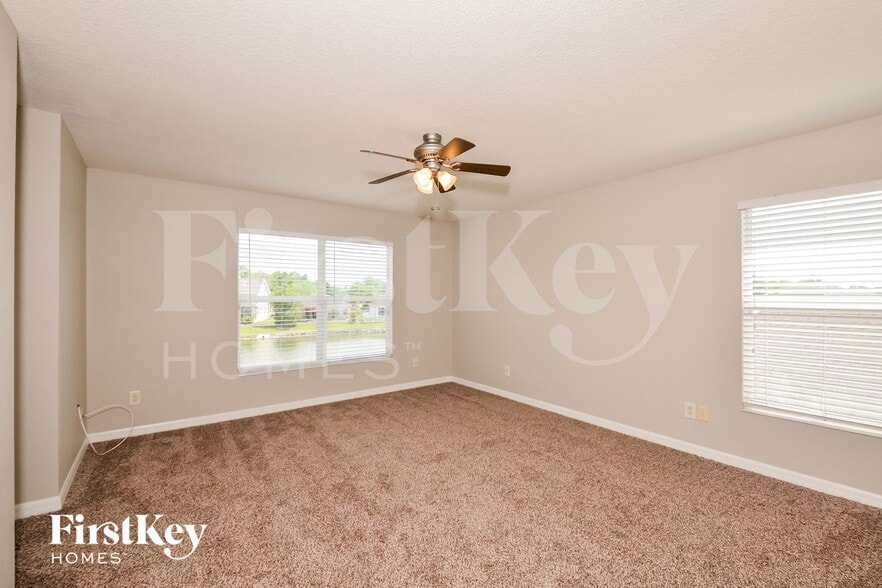 Building Photo - 10205 38th Ct E