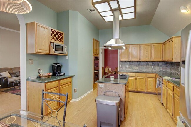 Building Photo - 6204 John Chisum Ln