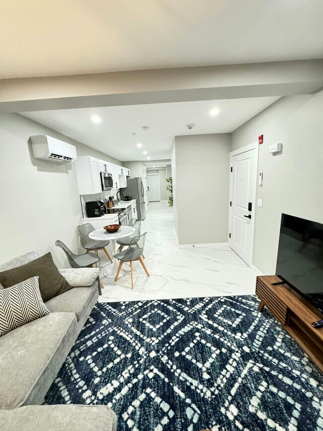 Building Photo - 1487 5th Ave