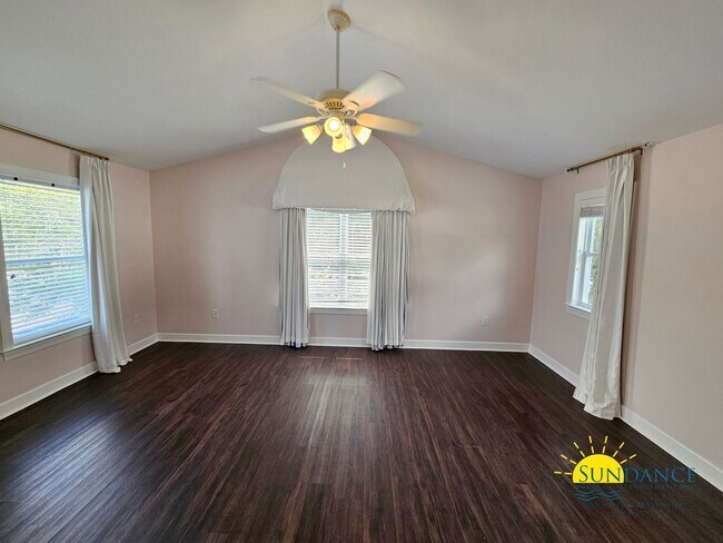Building Photo - 360 Tradewinds Dr