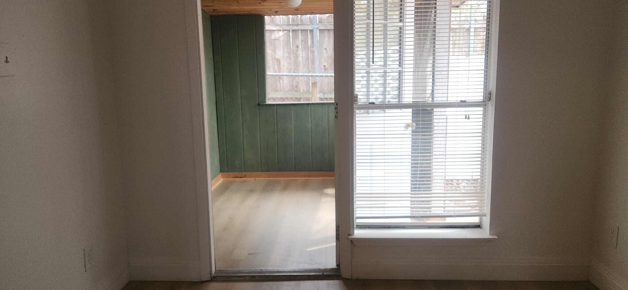 Covered back porch - 605 E Applegate Dr