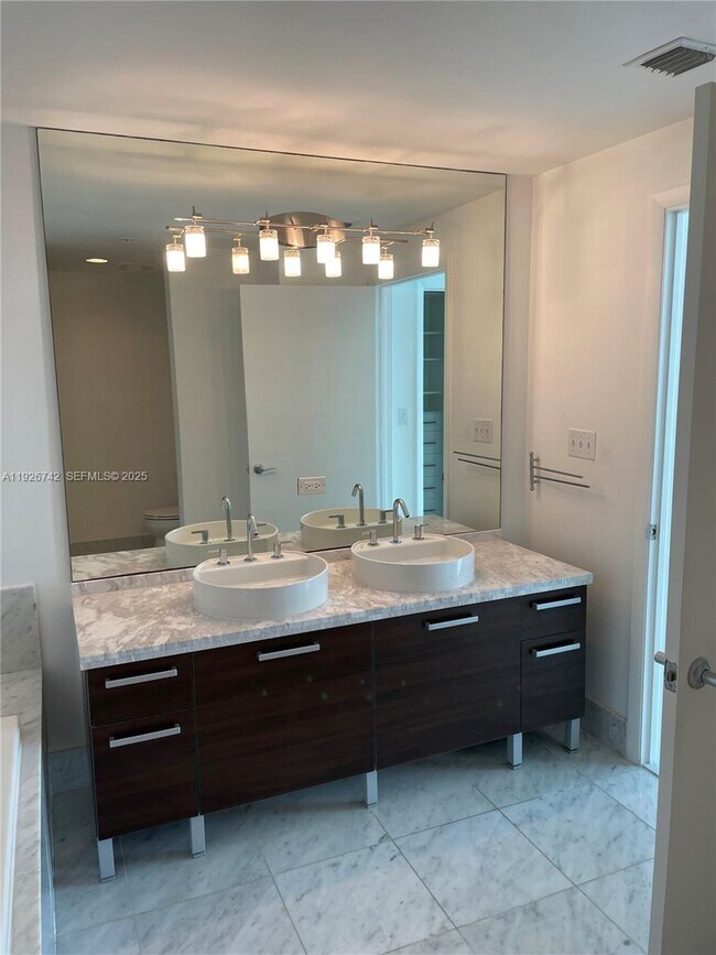 Building Photo - 253 NE 2nd St