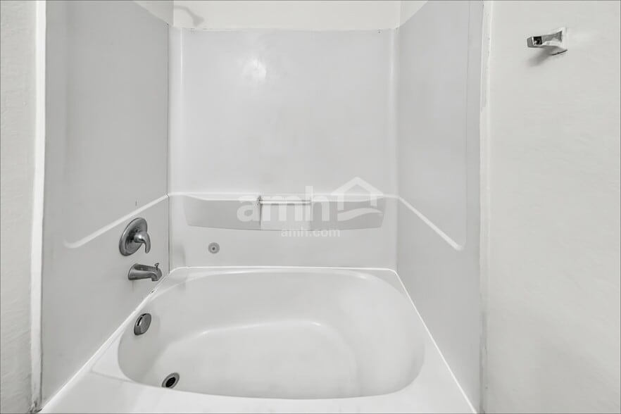 Building Photo - 7211 Alava Dr