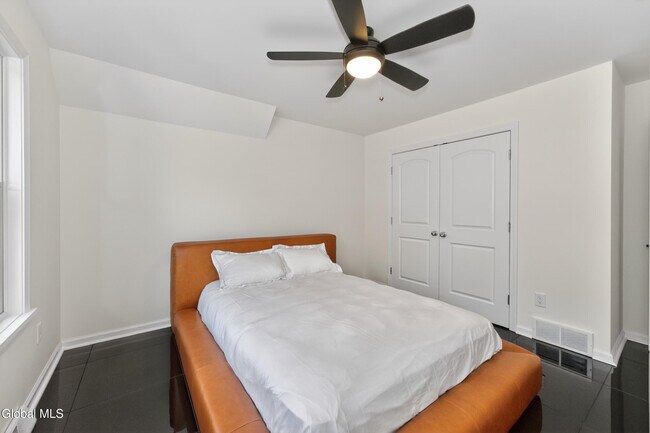 Building Photo - 622 Acland Blvd