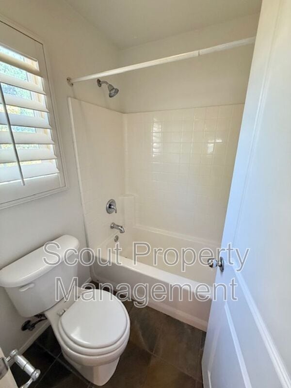 Building Photo - 39877 Worthington Pl