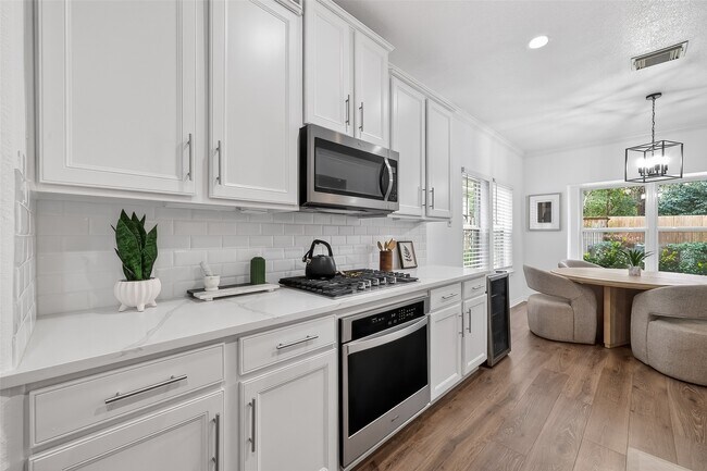 Building Photo - 66 S Longsford Cir