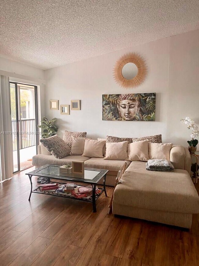 Building Photo - 468 NE 206th Ln