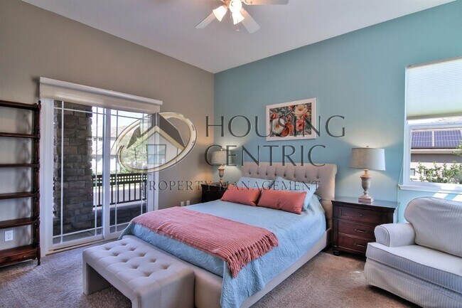 Building Photo - Serrano Executive 4bd/4.5ba Executive Home with Pool, Spa & 4-Car Garage!