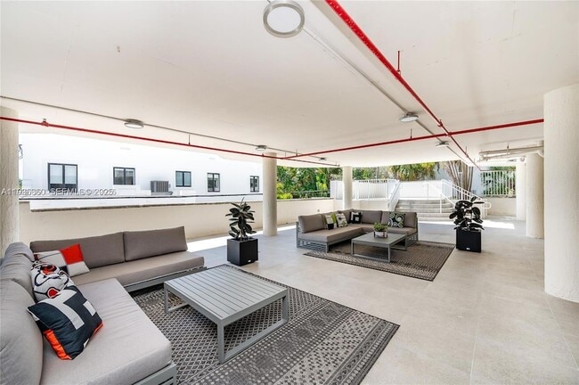 Building Photo - 280 SW 20th Rd