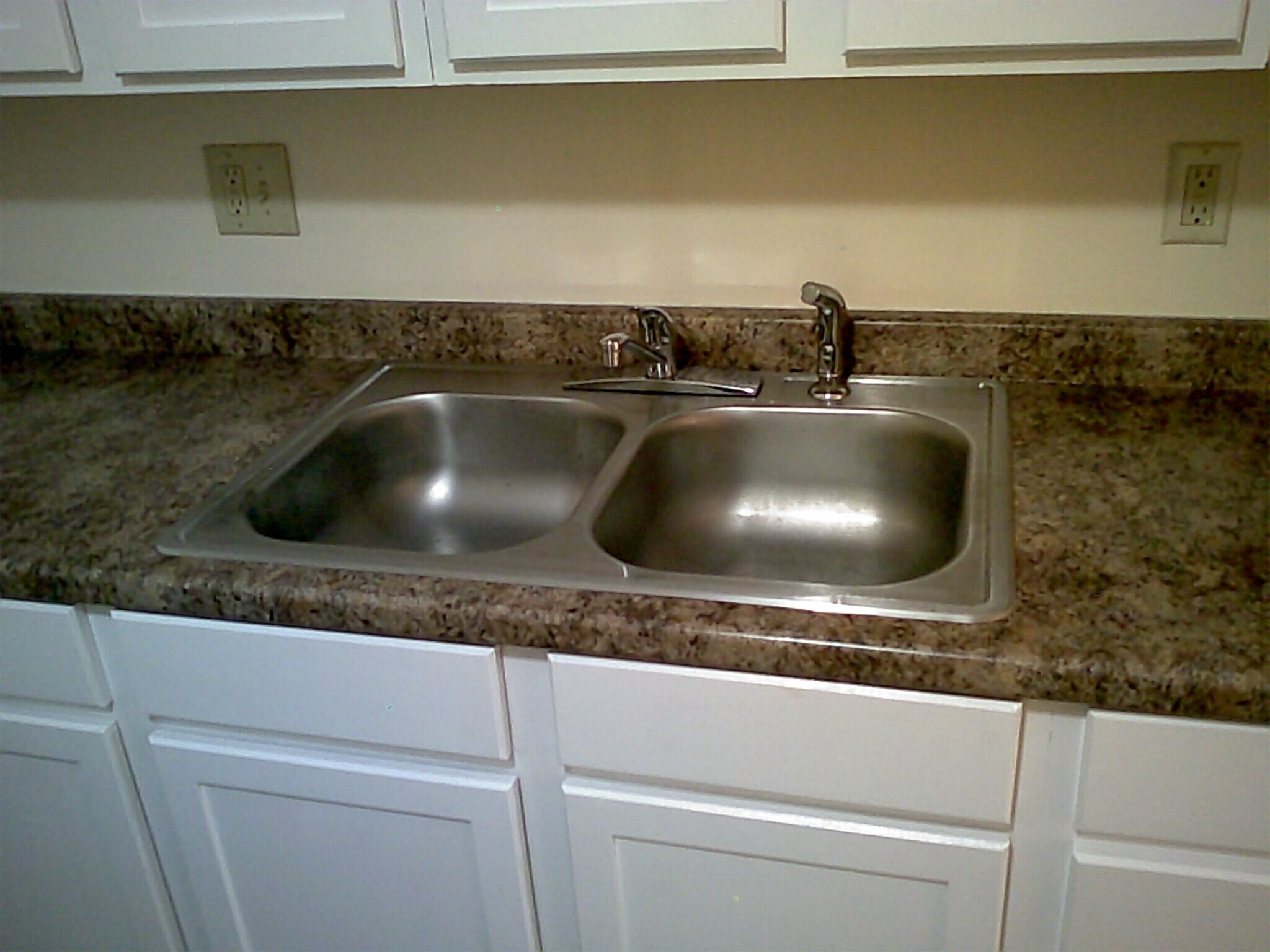 Building Photo - 4647 Hilton Ave