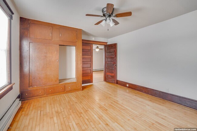 Building Photo - 211 Oak St